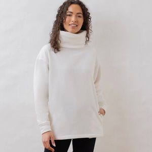 Gorgeous Dudley Stephens Vello Fleece - Clover Cocoon in off winter white NWT